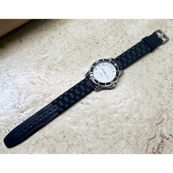 Modern Black Silicone Watch Unisex Quartz Water Resistant Silver Tone - Picture 3 of 8